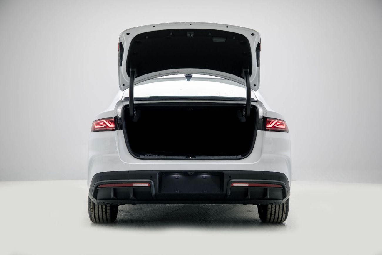 BYD Qin L DM-i ID Superior PHEV 1.5L - White Inside Grey | Export Only