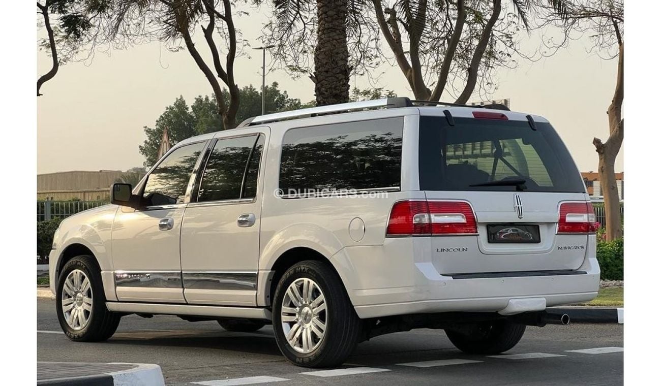 Lincoln Navigator LINCOLN NAVIGATOR GCC 2013 5.4L V8 FULL OPTION IN PERFECT CONDITION