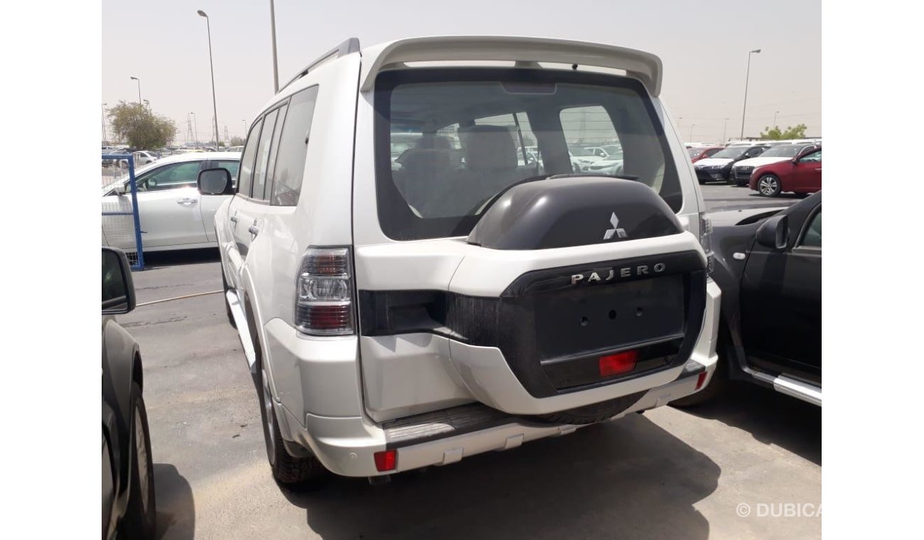 ميتسوبيشي باجيرو Pajero 3.5l , full option.