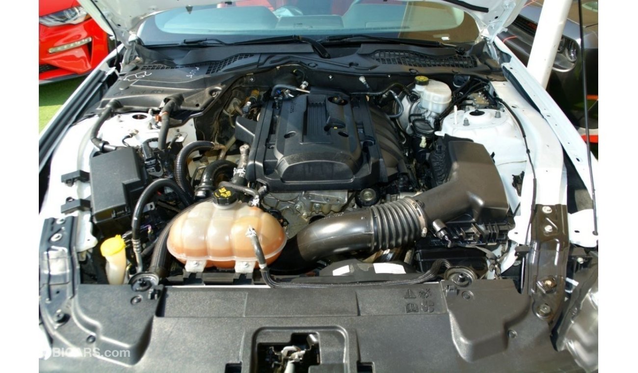 فورد موستانج ايكوبوست محرك ايكوبوست 4 سلندر سعة 2.3 لتر مع تيربو يولد قوة 330 حصان (335 حصان أوروبي PS) و 475 نيو