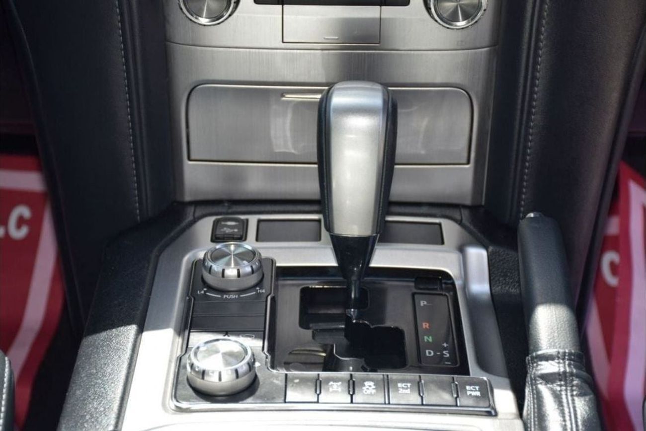 تويوتا لاند كروزر V8 Diesel 4.5L (Right Hand)