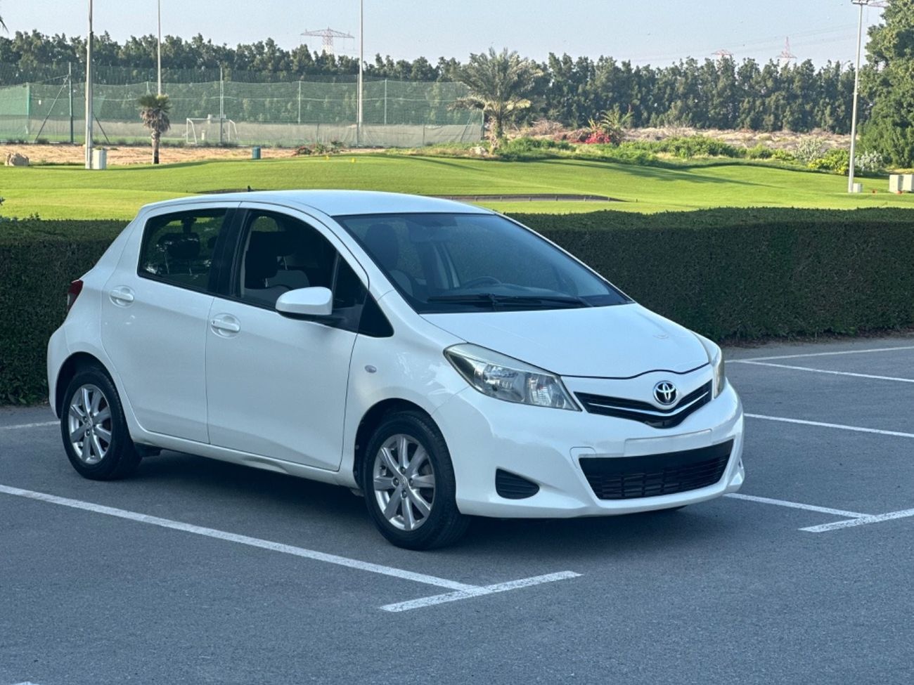 تويوتا يارس موديل 2014 خليجي حاله ممتازه جداا من الداخل والخارج