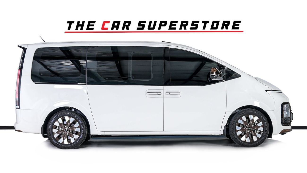 Hyundai Staria Van 3.5L (6 Seater) GCC - Full Service History- 7 Seater VIP Leather Seats- Mint Condition