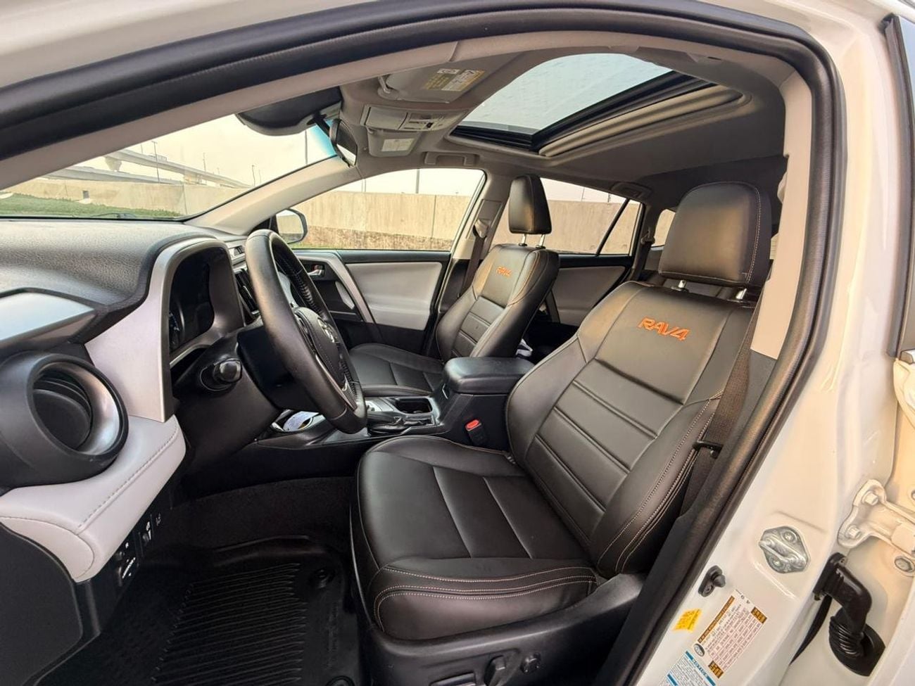 تويوتا راف ٤ VXR XLE