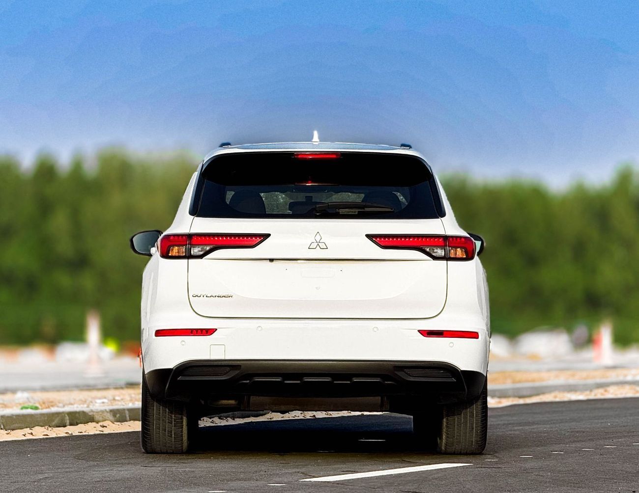 Mitsubishi Outlander Mitsubishi Outlander | 3.0 L | 2023 | GCC | Accident-Free |  In Excellent Condition | 1142 P.M