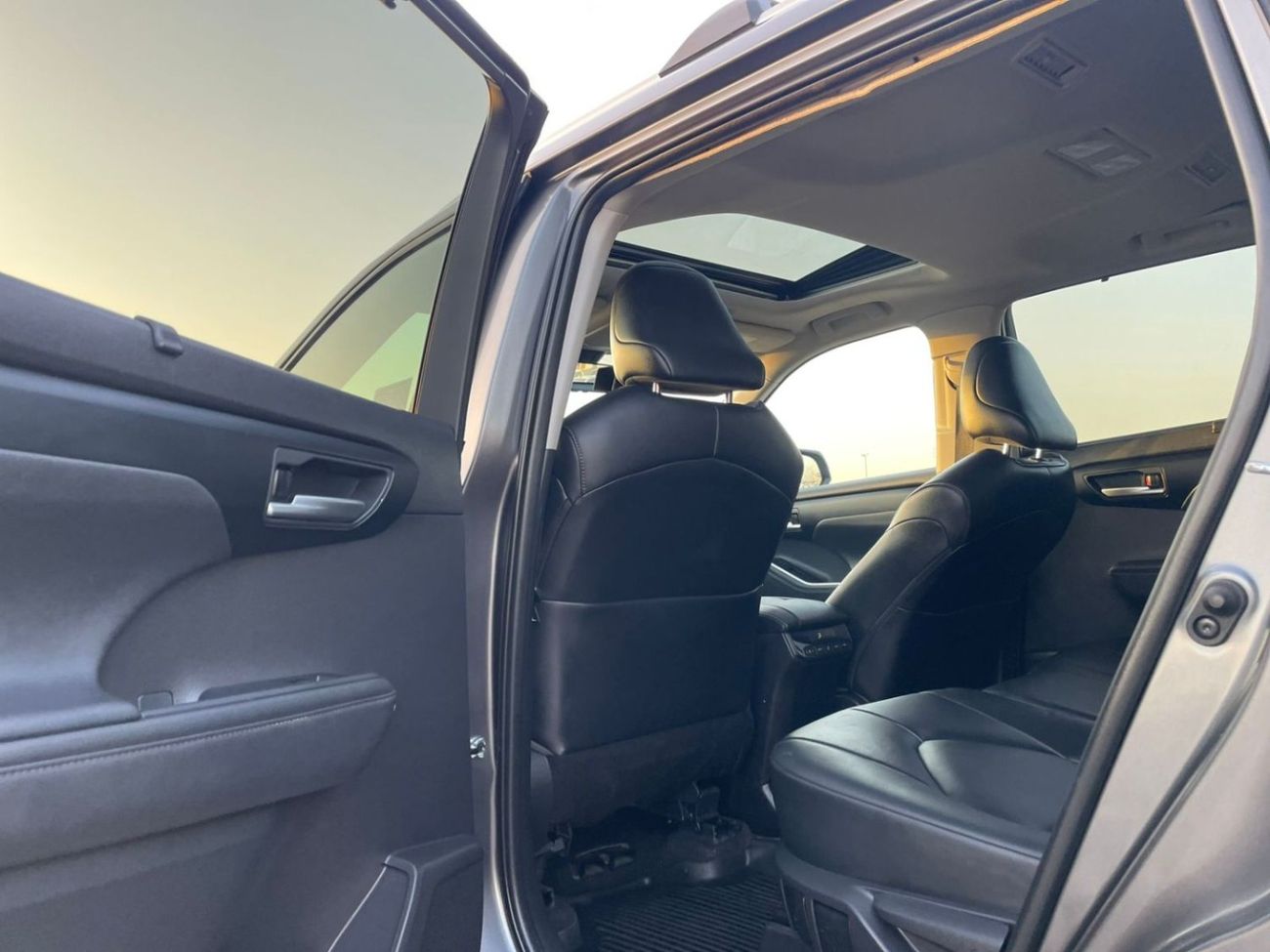 تويوتا هايلاندر 2023 Toyota Highlander XLE 2.4L V4 Turbo Full Option - Full 7 Seater Trunk Auto - Wireless Charge -