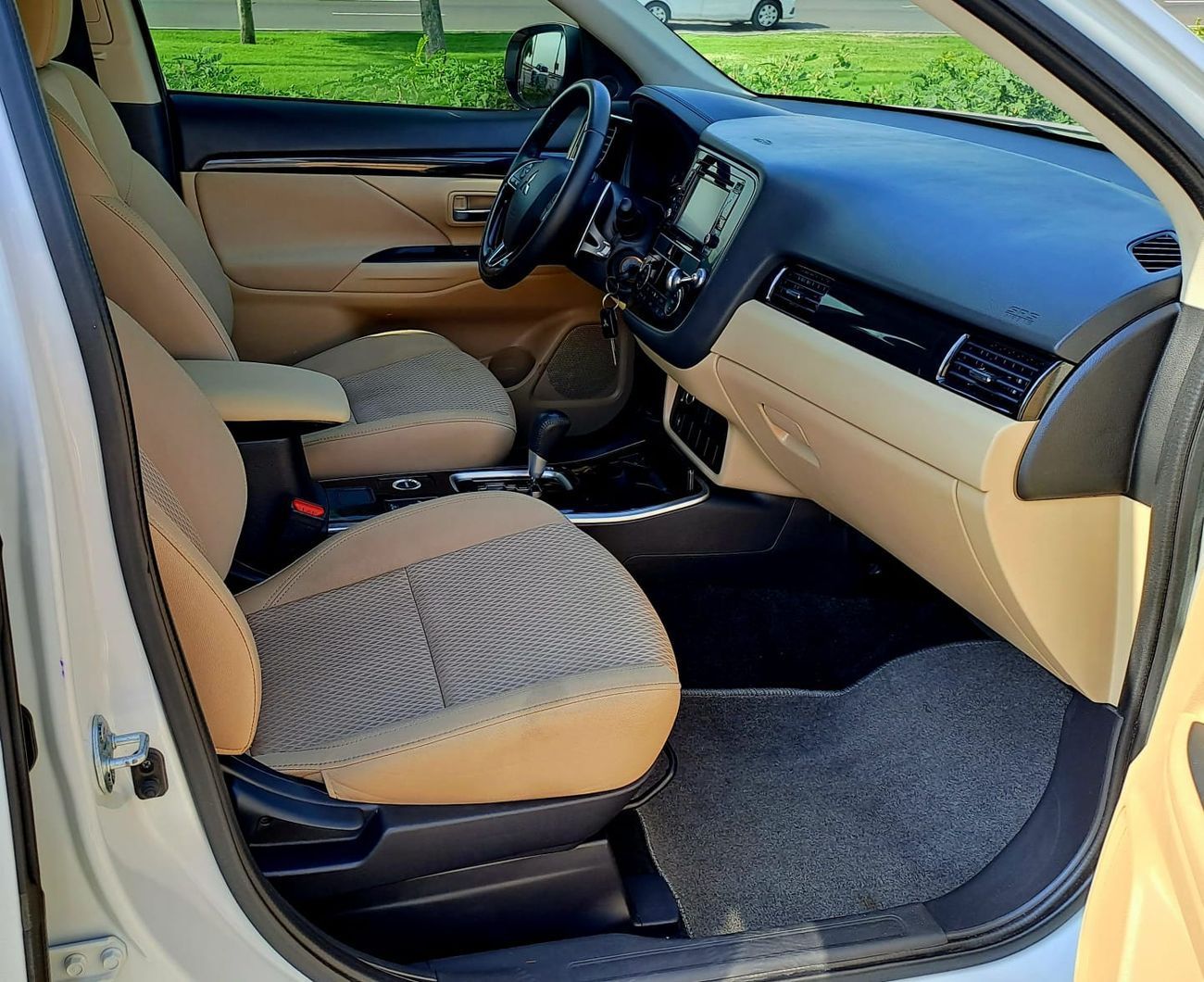 Mitsubishi Outlander GLX 2.4L 744-Monthly l GCC l 4WD , Cruise, Camera l Accident Free | Excellent Condition