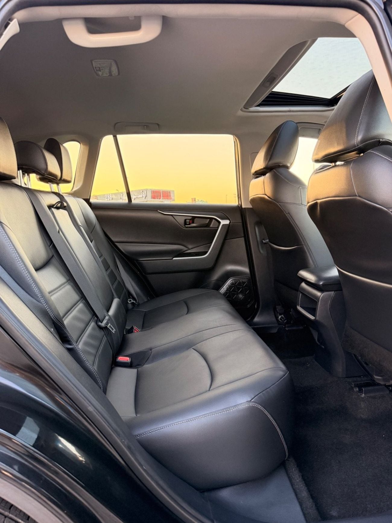 تويوتا راف ٤ RAV4 2.5L sunroof, leather seats, push start 2021