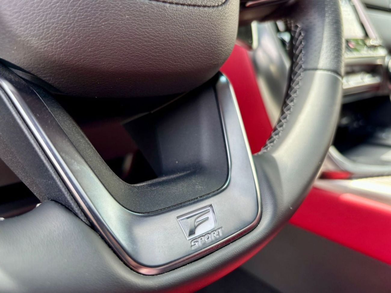 لكزس LX 700h F Sport