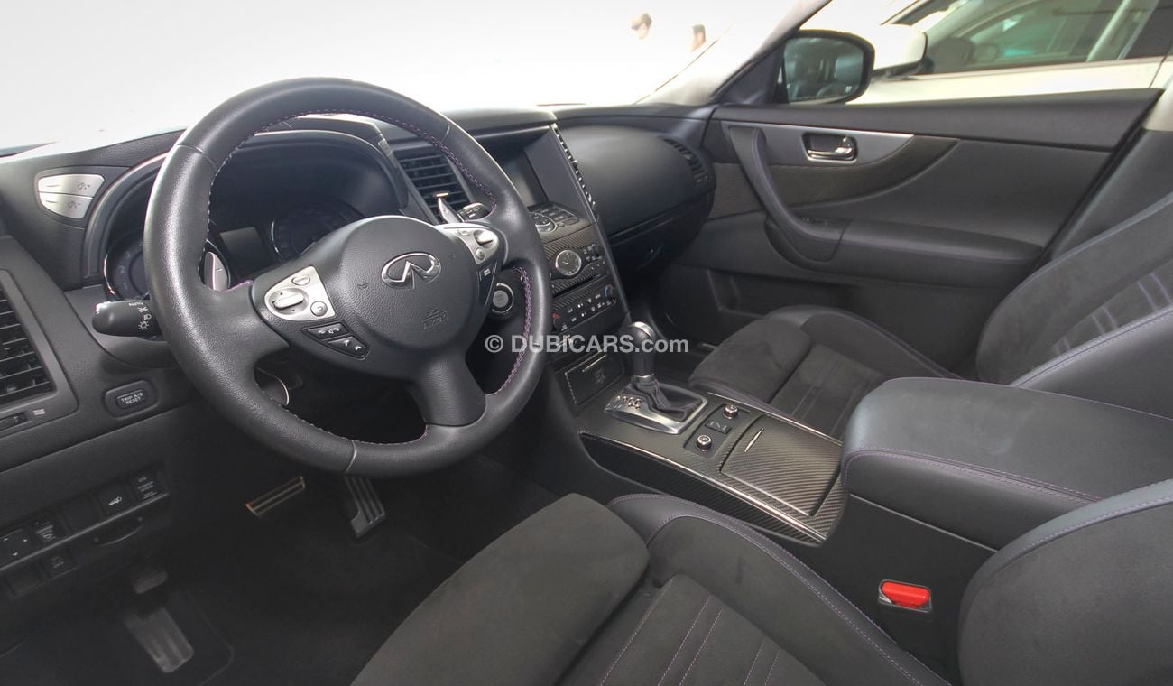 Infiniti QX70 Sebastian Vettel Edition