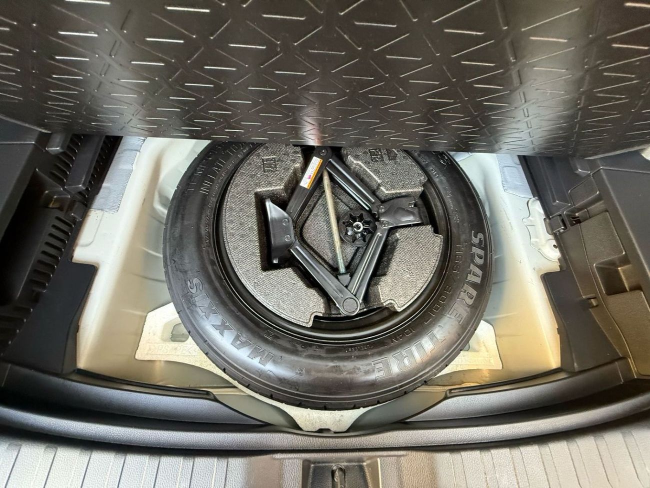 Toyota RAV4 LE 2.5L (219 HP) TOYOTA RAV4 LE HYBRID | 2.5L | PREMIUM