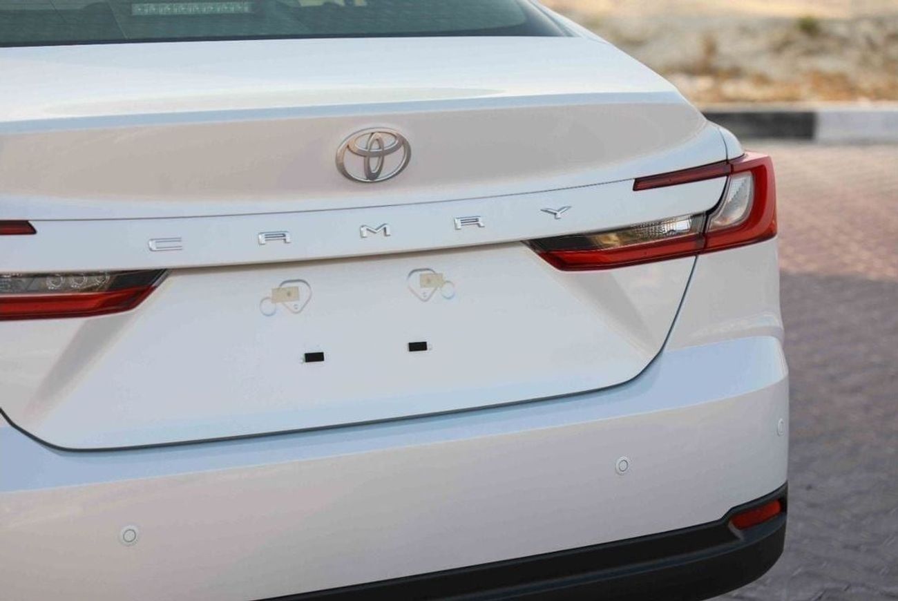 Toyota Camry 2025 TOYOTA CAMRY E 2.5 - PLATINUM WHITE PEARL inside BEIGE | Export Only