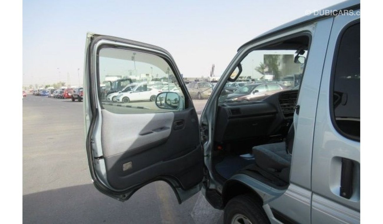 تويوتا هاياس Toyota Hiace Van Right Hand Drive (Stock PM 826)