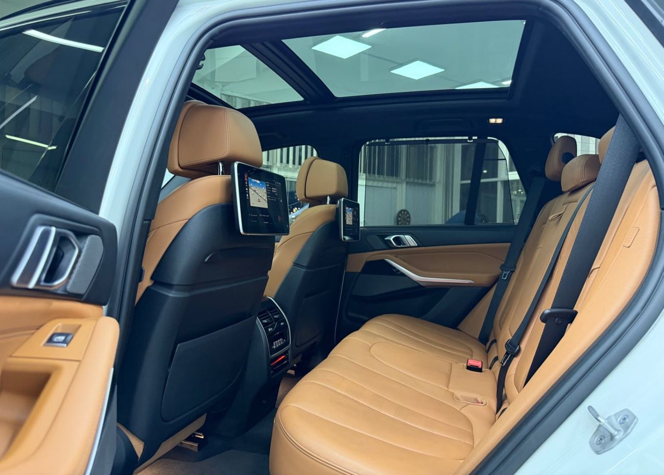 بي أم دبليو X5 40i M SPORT EXCLUSIVE مجلس التعاون الخليجي ... سجل صيانة كامل .. مشغل أقراص DVD .. محرك V6 طقم M .. حالة ممتازة
