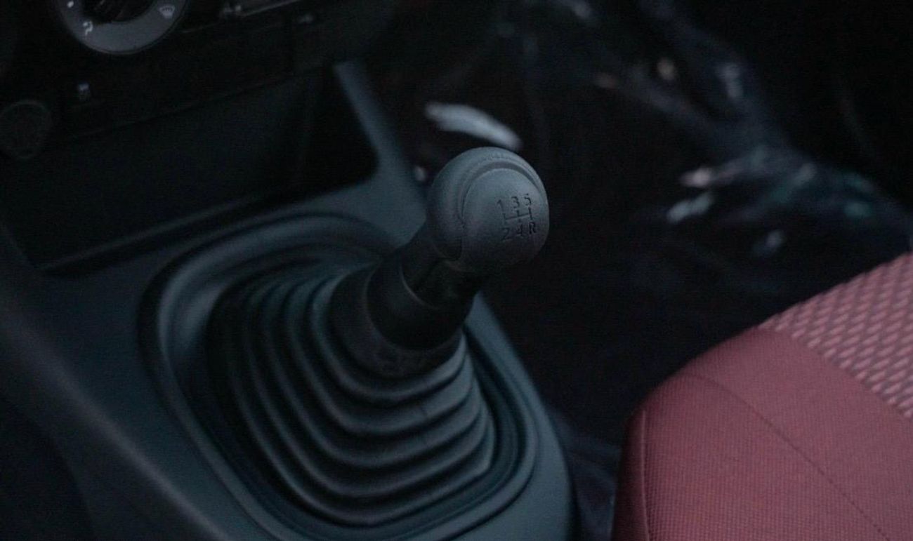 تويوتا هيلوكس 2.0l single cabin manual