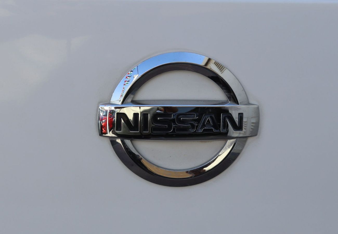 Nissan Urvan Microbus 2.5L M/T Petrol Nissan Urvan 2022 -GCC- accident-free  2.5L-13 seats, excellent condition