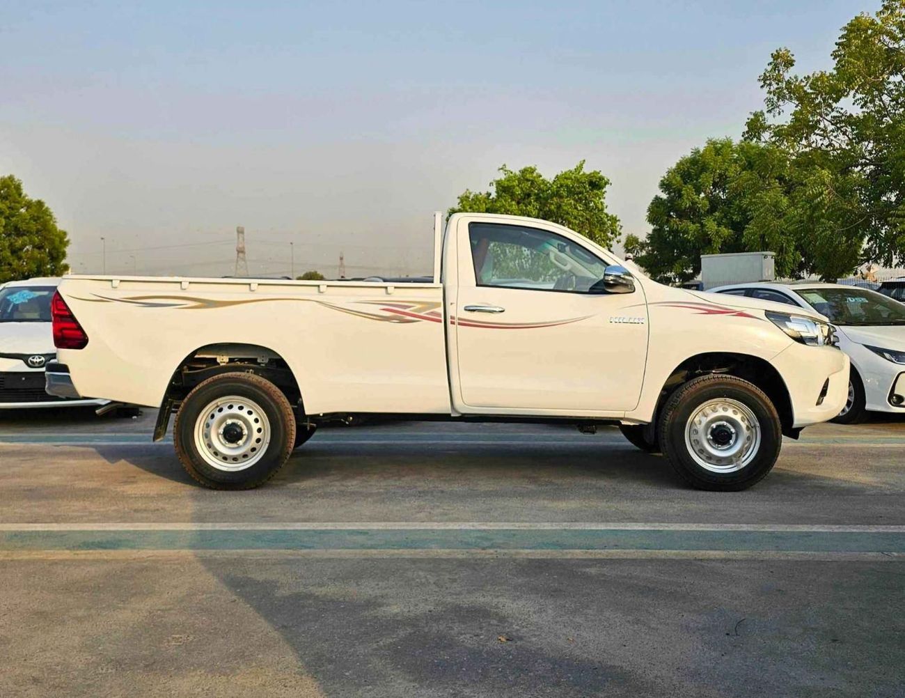 تويوتا هيلوكس SINGLE CABIN/LONG BODY WITH 5 HOOKS/CHROME HANDLE & REAR CHROME BUMPER/2.7L PETROL M/T (CODE#HPMSC1)