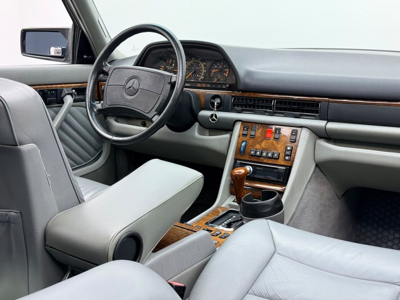 Mercedes Benz 560 SEL 1991 Mercedes Benz 560 SEL, Sunroof, Dual Airbags, Fully Loaded, Excellent Condition, American