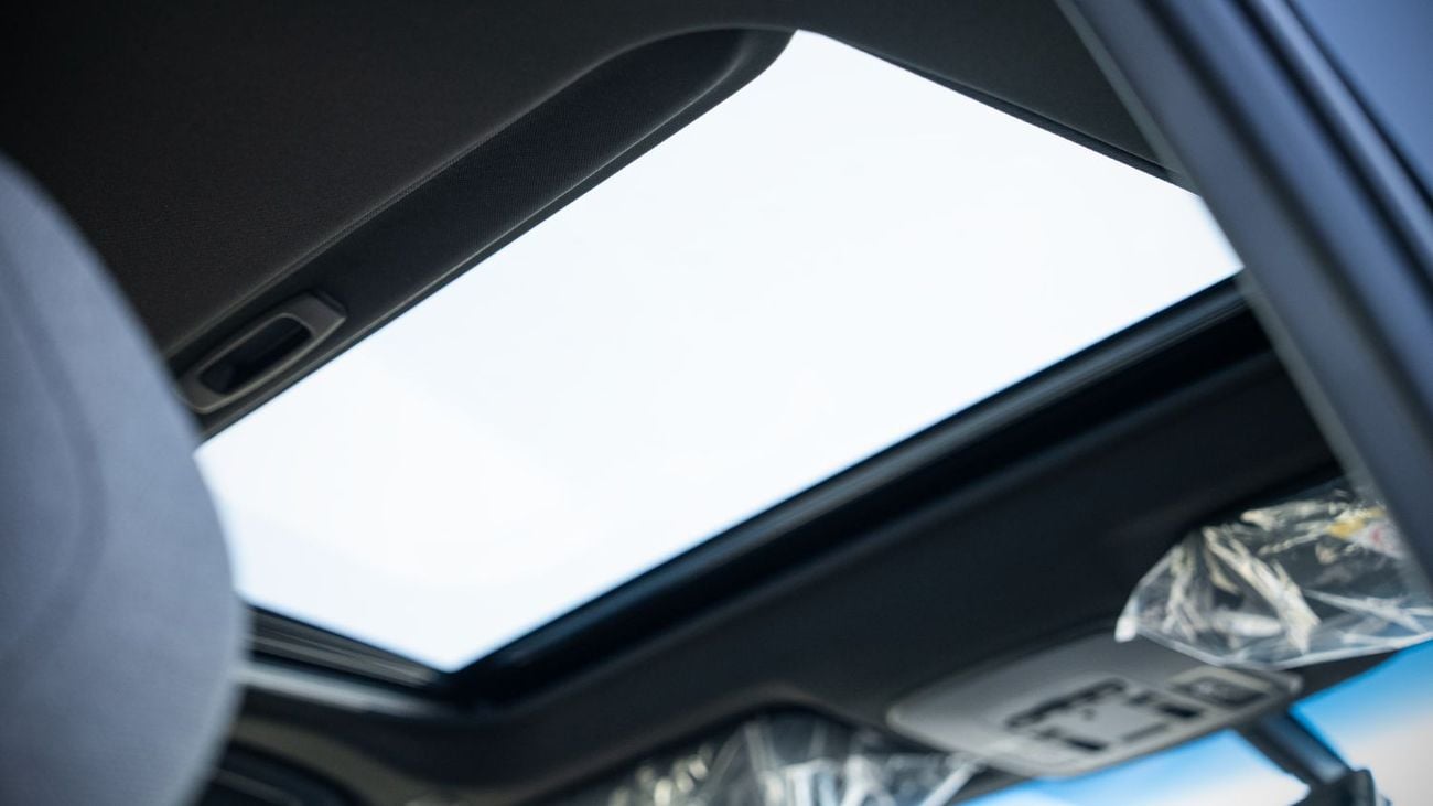 تويوتا كامري LE 2.5L - Black Inside Black