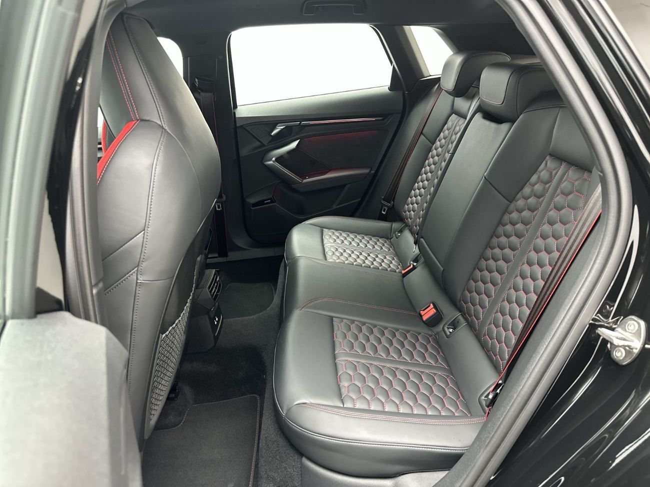 Audi RS3 TFSI quattro 2.5L Sportback 400hp (Ref# 04442)