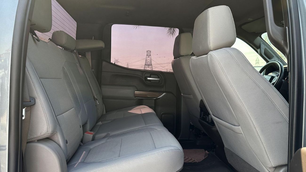 Chevrolet Silverado Trail Boss Z71 V8 GCC Under Warranty with Full Service History