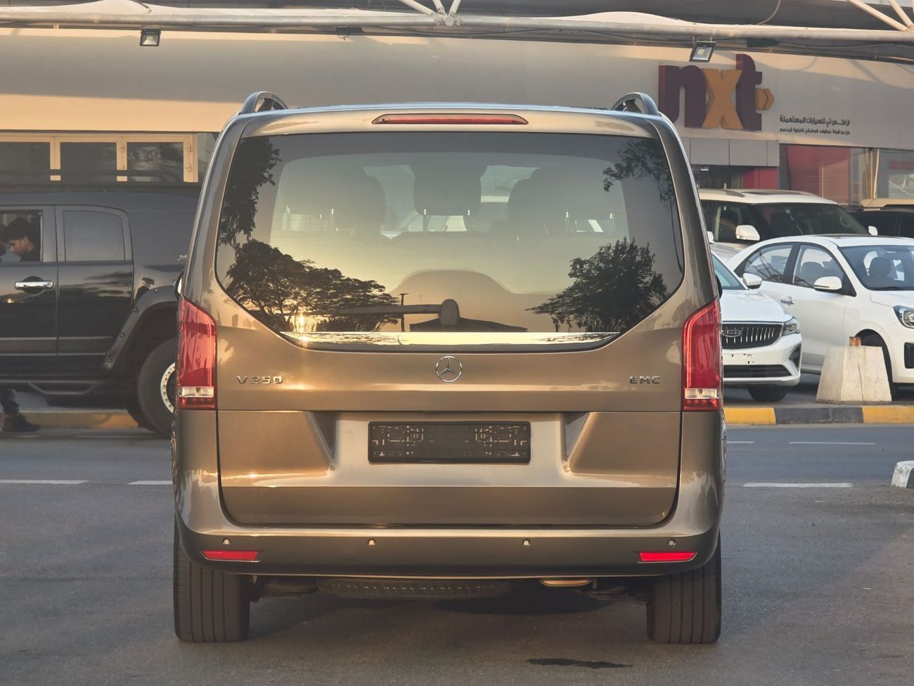 Mercedes-Benz V 250 gcc specs