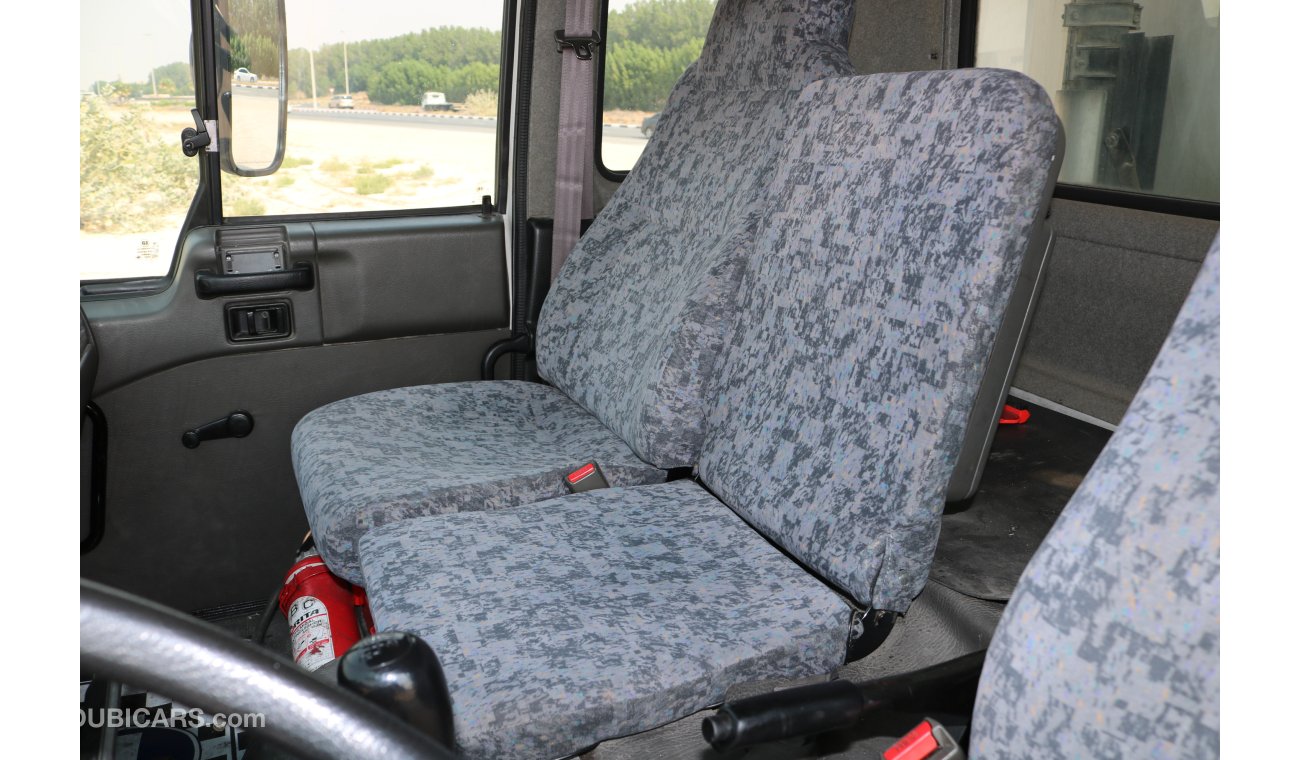 Nissan United Diesel PK210 WITH THERMOKING T-1000R FREEZER AND INSULATED BOX AND TAIL LIFT