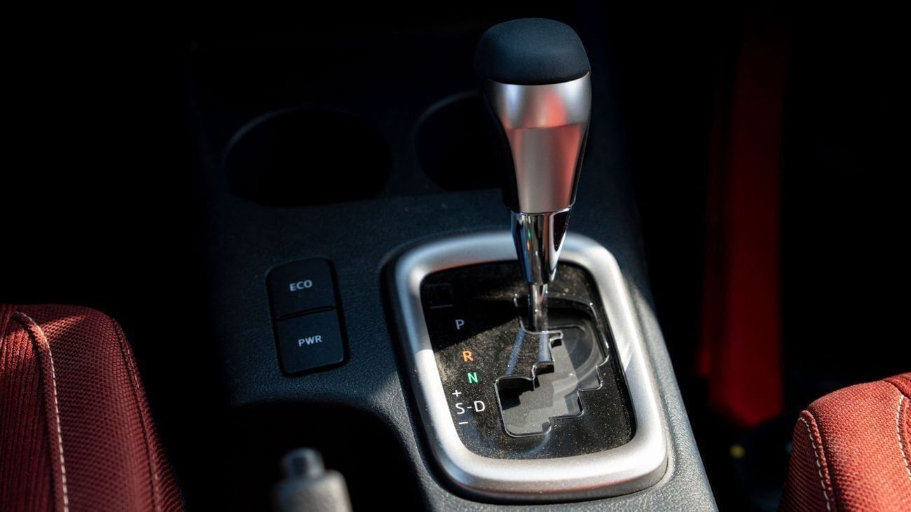 تويوتا هيلوكس 2025 Toyota Hilux GLX 2.7 - White Inside Maroon | Export Only