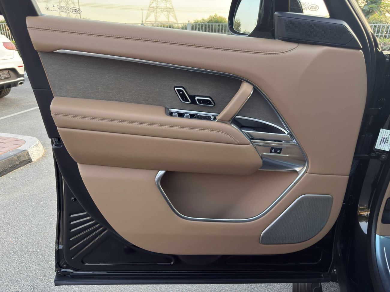 Land Rover Range Rover LWB SV P615 4.4L **2025**GCC SPEC UNDER WARRANTY