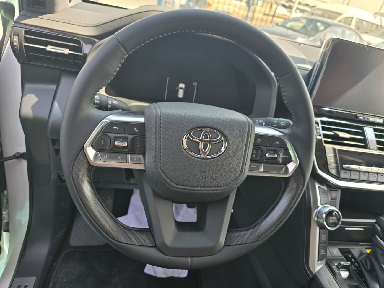 تويوتا لاند كروزر تويوتا لاندكروزر LC300 موديل 2026 فئة VXR محرك 3.5 لتر – اللون الأبيض