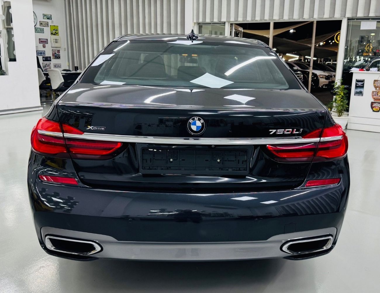 بي أم دبليو 750Li M Sport 4.4L (523 HP)