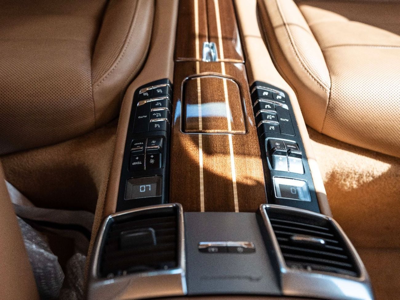 Porsche Panamera Turbo 4.8L (493 HP)