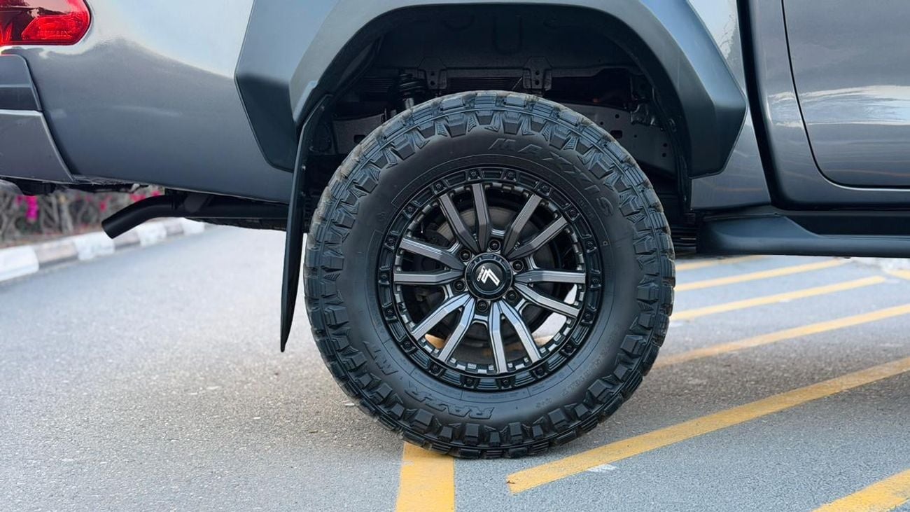 Toyota Hilux Special suspension+off-road tires GR Kitt