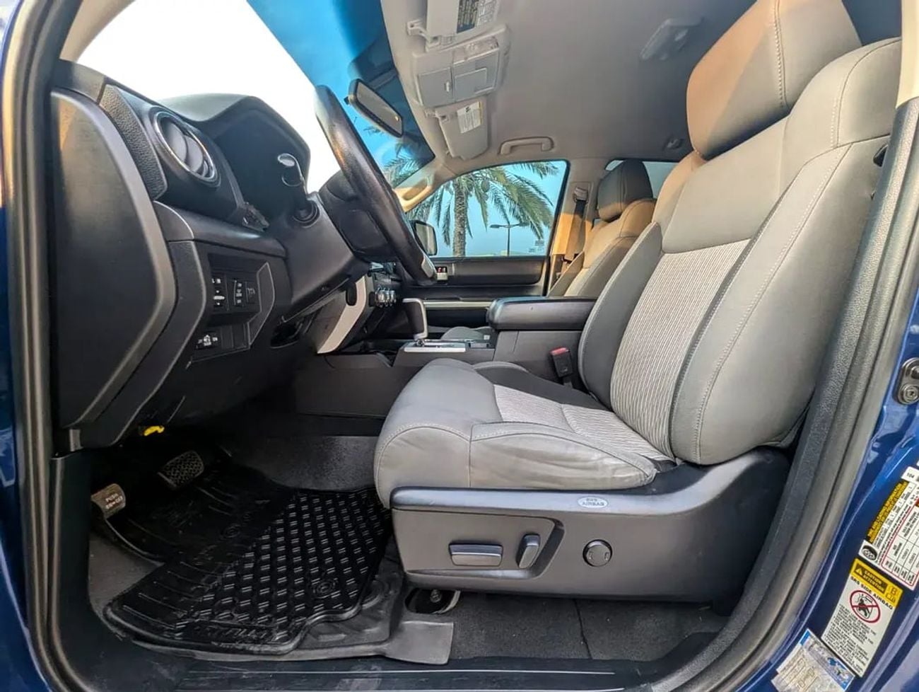 Toyota Tundra STD (NON GCC) 4WD Truck SR5 2014 - American Specs - Excellent Condition