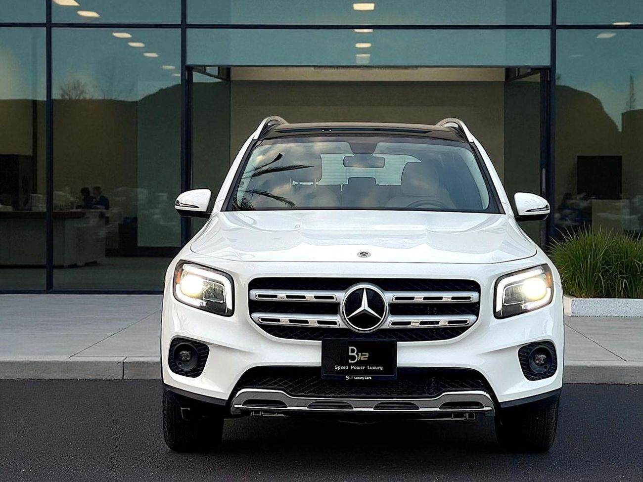 Mercedes-Benz GLB 250 4MATIC 2.0L (221 HP) AED 1,560 PM | MERCEDES GLB250 4MATICI 2023 | ORIGINAL PAINT | LOW MILEAGE| 0%