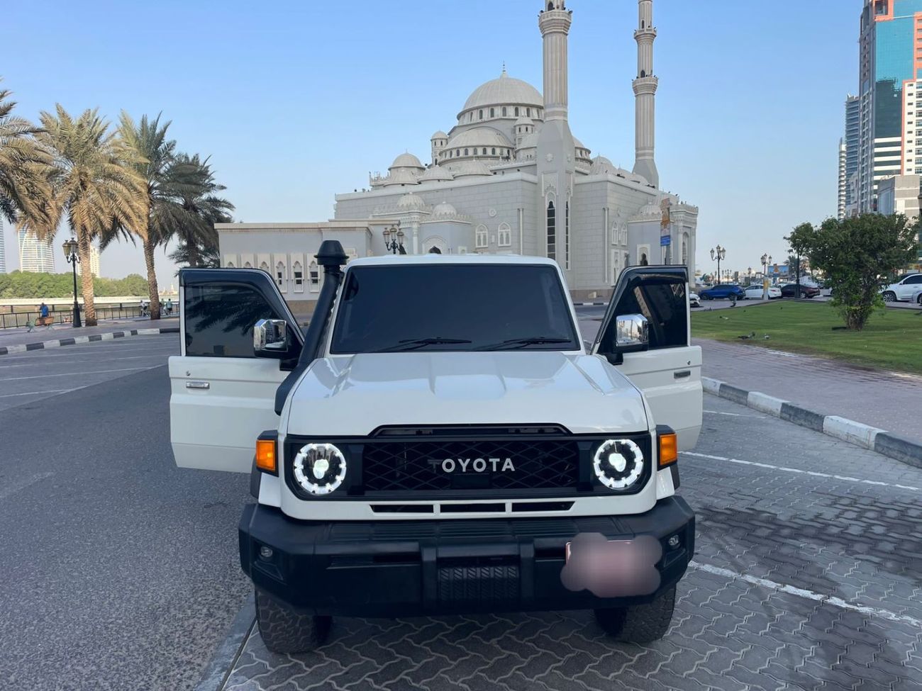 تويوتا لاند كروزر Toyota landcruise pickup Double cab 2018Model gxl 4.5 Diesel engine Colour White Transmission Manual