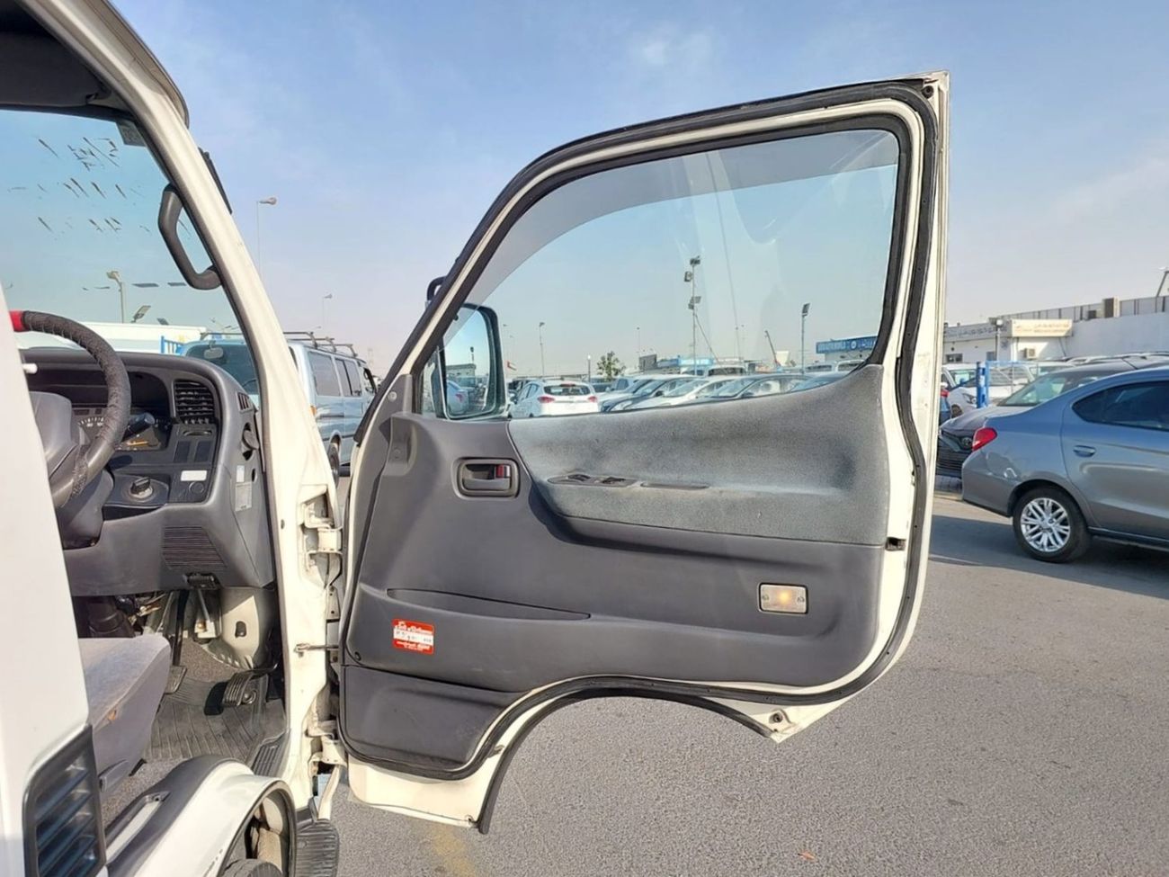 Toyota Hiace TOYOTA HIACE VAN RHD 2001 MODEL 2.0 L PETROL MANUAL(PM04621)