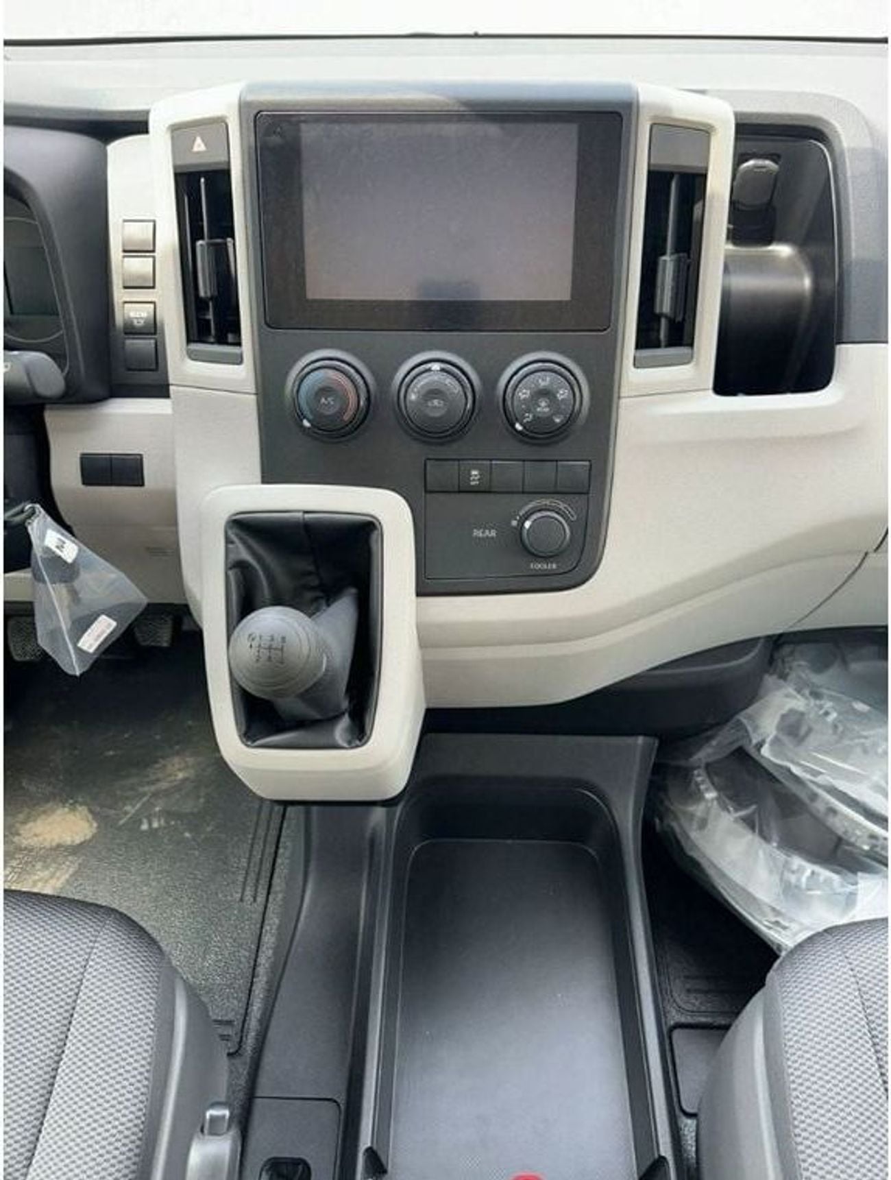 تويوتا هاياس GL TOYOTA HIACE 3.5 PASSENGER MANUAL TRANSMISSION 2025 MODEL