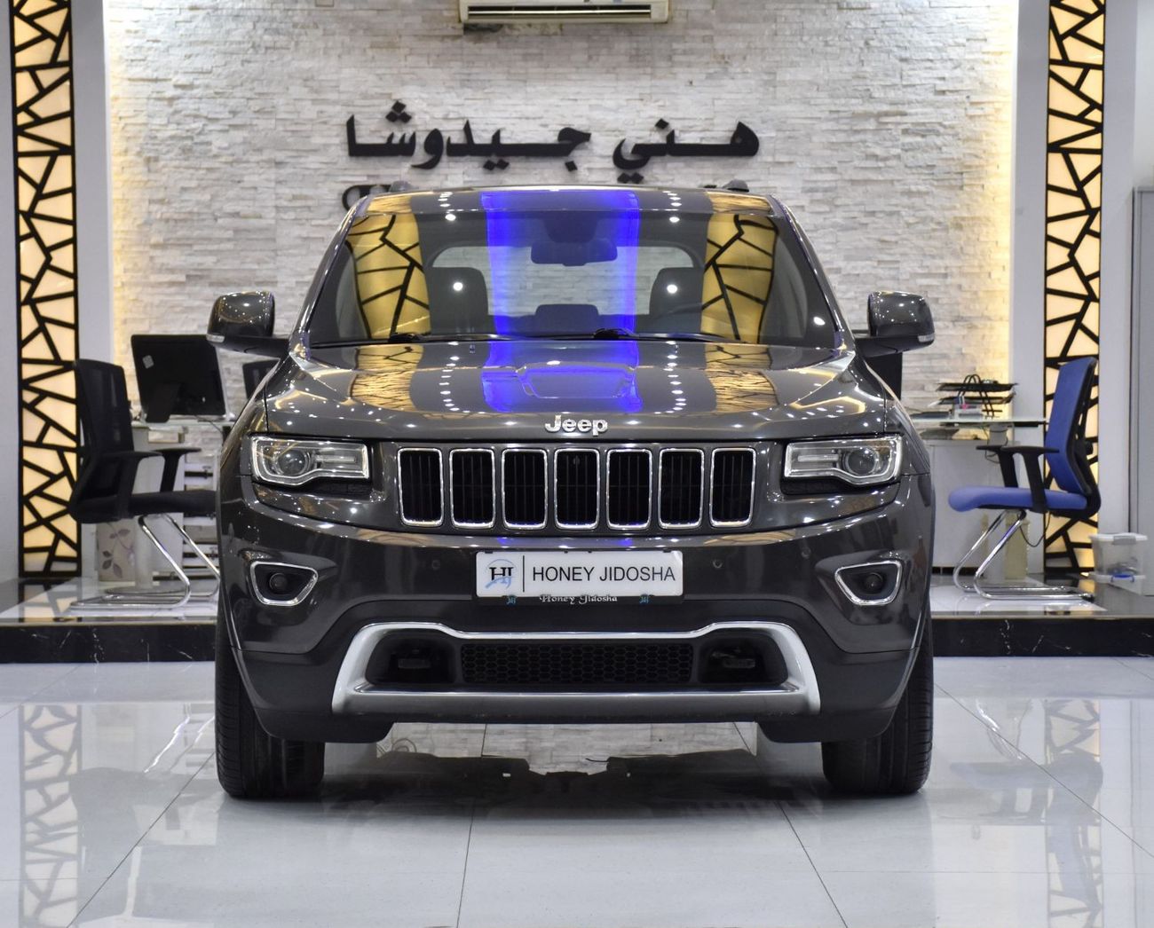 جيب جراند شيروكي EXCELLENT DEAL for our Jeep Grand Cherokee Limited 4WD ( 2015 Model ) in Grey Color GCC Specs