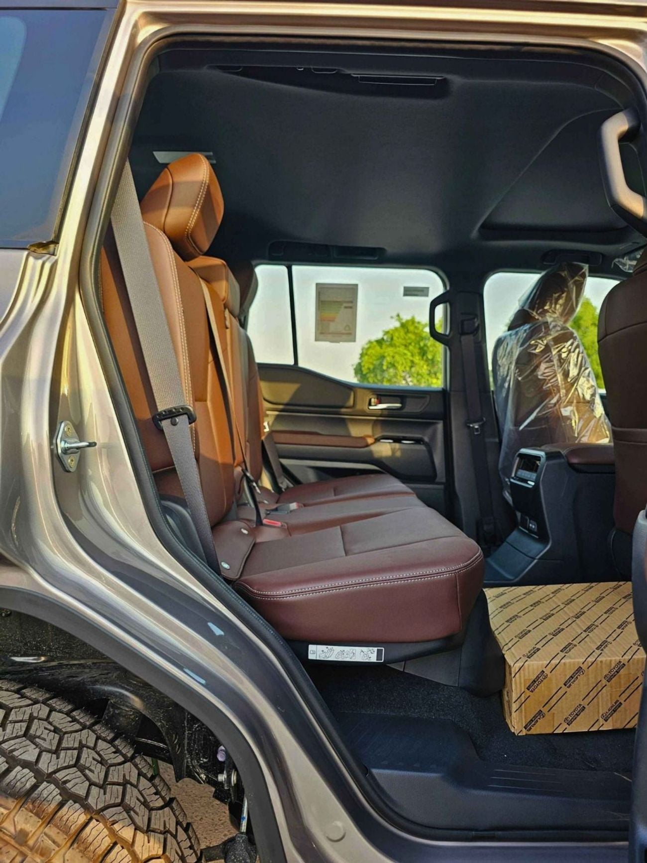 Toyota Prado ADVENTURE WITH COMPRESSOR /2.8L V4 DIESEL/DRIVER POWER WITH LEATHER SEATS/AUTO A/C (CODE#P28ADV3B)