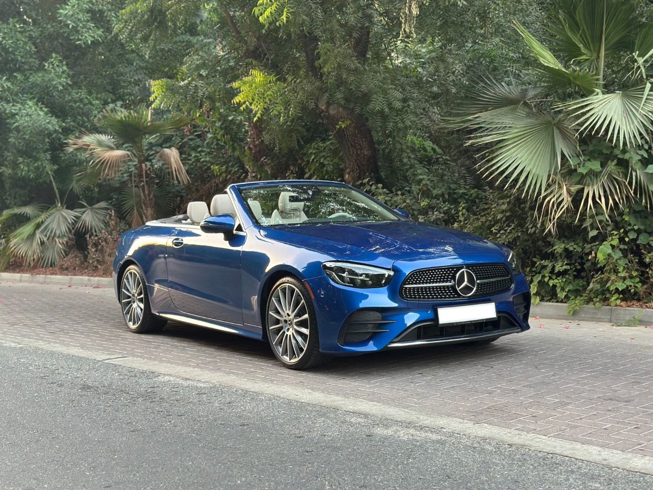 مرسيدس بنز E 450 3.0L V6 | 362 HP | 2023 | Convertible | 28000 KM | Excellent Condition | Full Option