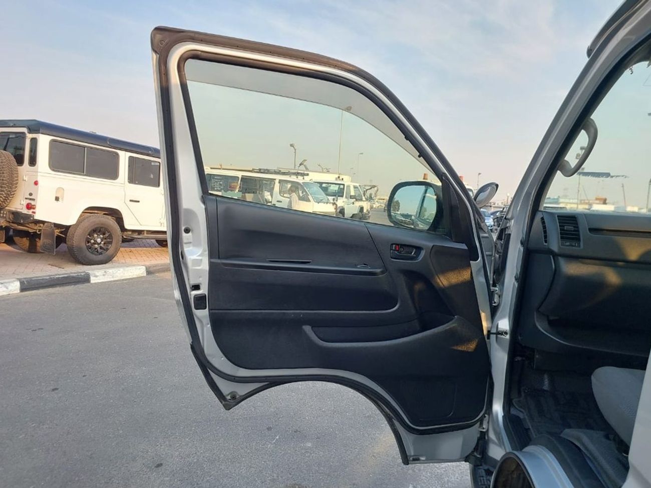 Toyota Hiace TOYOTA HIACE VAN RHD 2017 MODEL 2.7 L PETROL AUTOMATIC(PM28216)