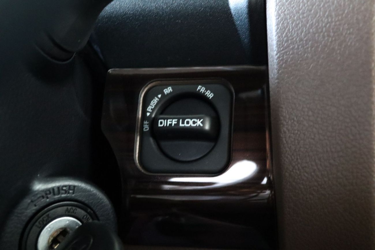 Toyota Land Cruiser 70 GRJ 71 4.0 V6 AUTOMATIC DIFF LOCK **EXPORT ONLY**التصدير فقط خارج الخليج**