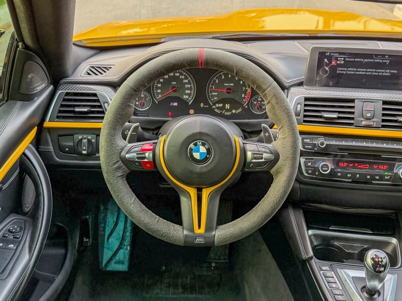 BMW M4 CS
