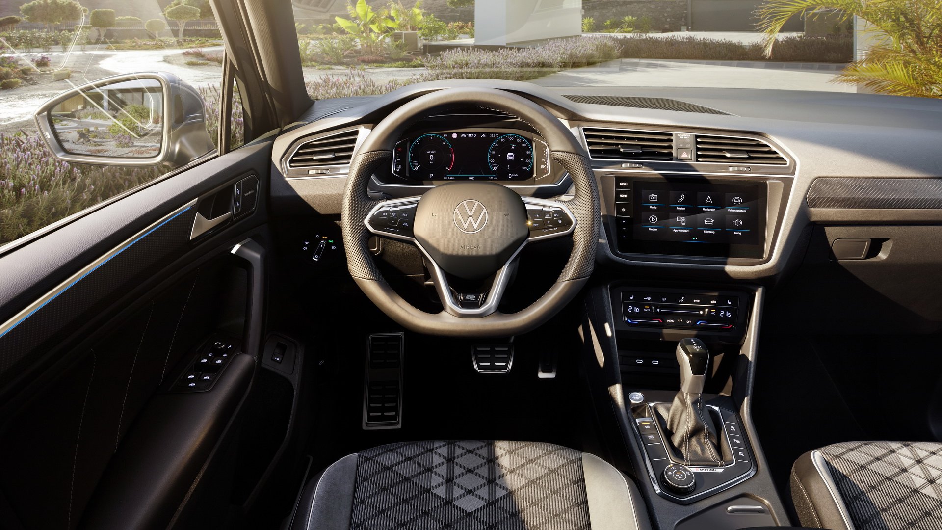 Volkswagen Tiguan interior - Cockpit