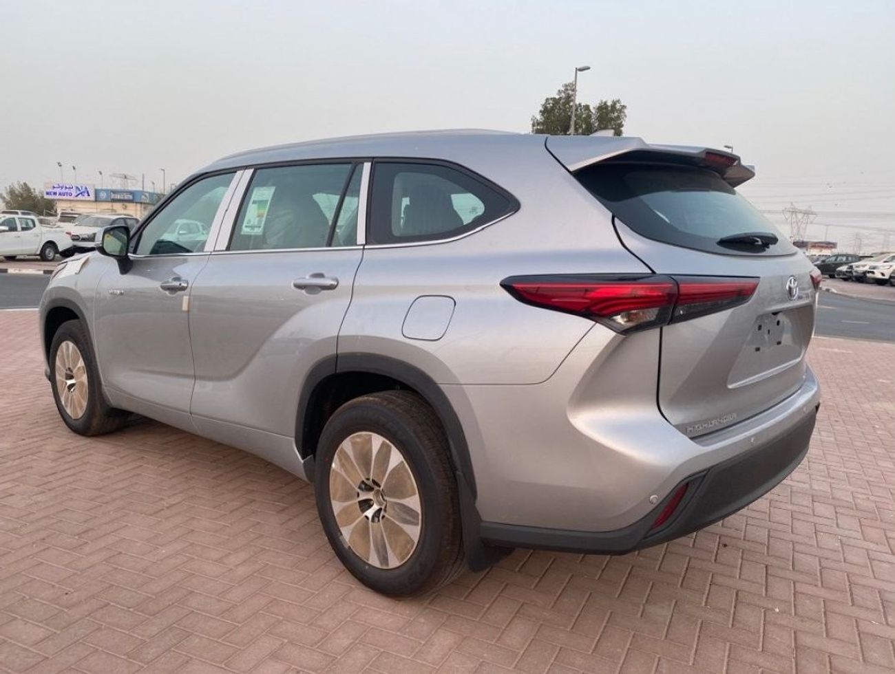 تويوتا هايلاندر 2022 2.5L PETROL GLE HYBRID 4x4 FOR EXPORT
