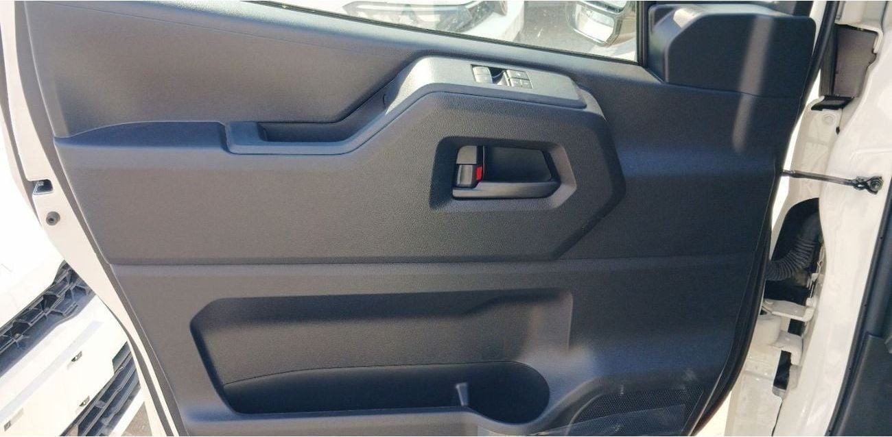 Toyota Hiace DLS - STD ROOF Toyota HiAce Highroof 2.8L Diesel MT 2025YM