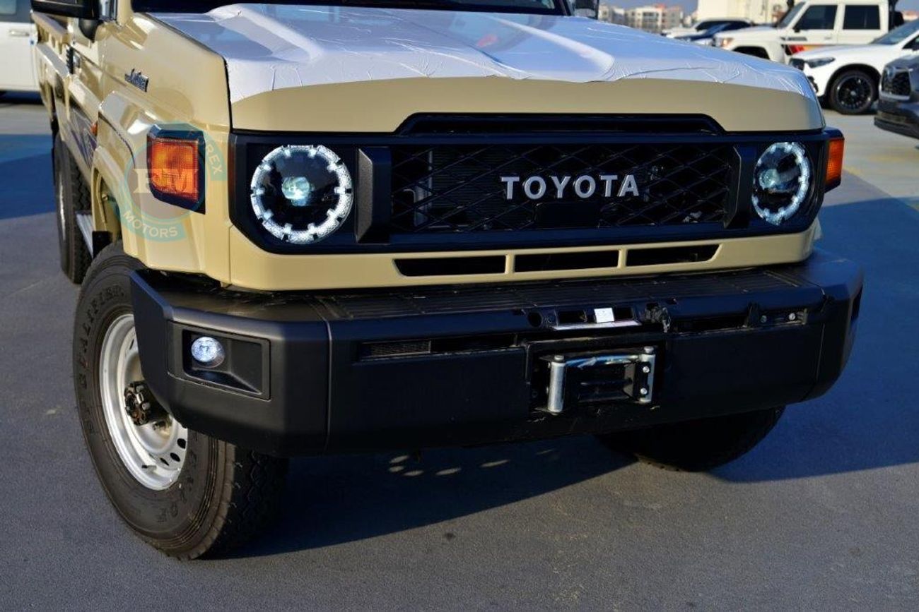 Toyota Land Cruiser Pick Up 79 single cab DLX 2.8L Turbo Diesel 4WD Automatic