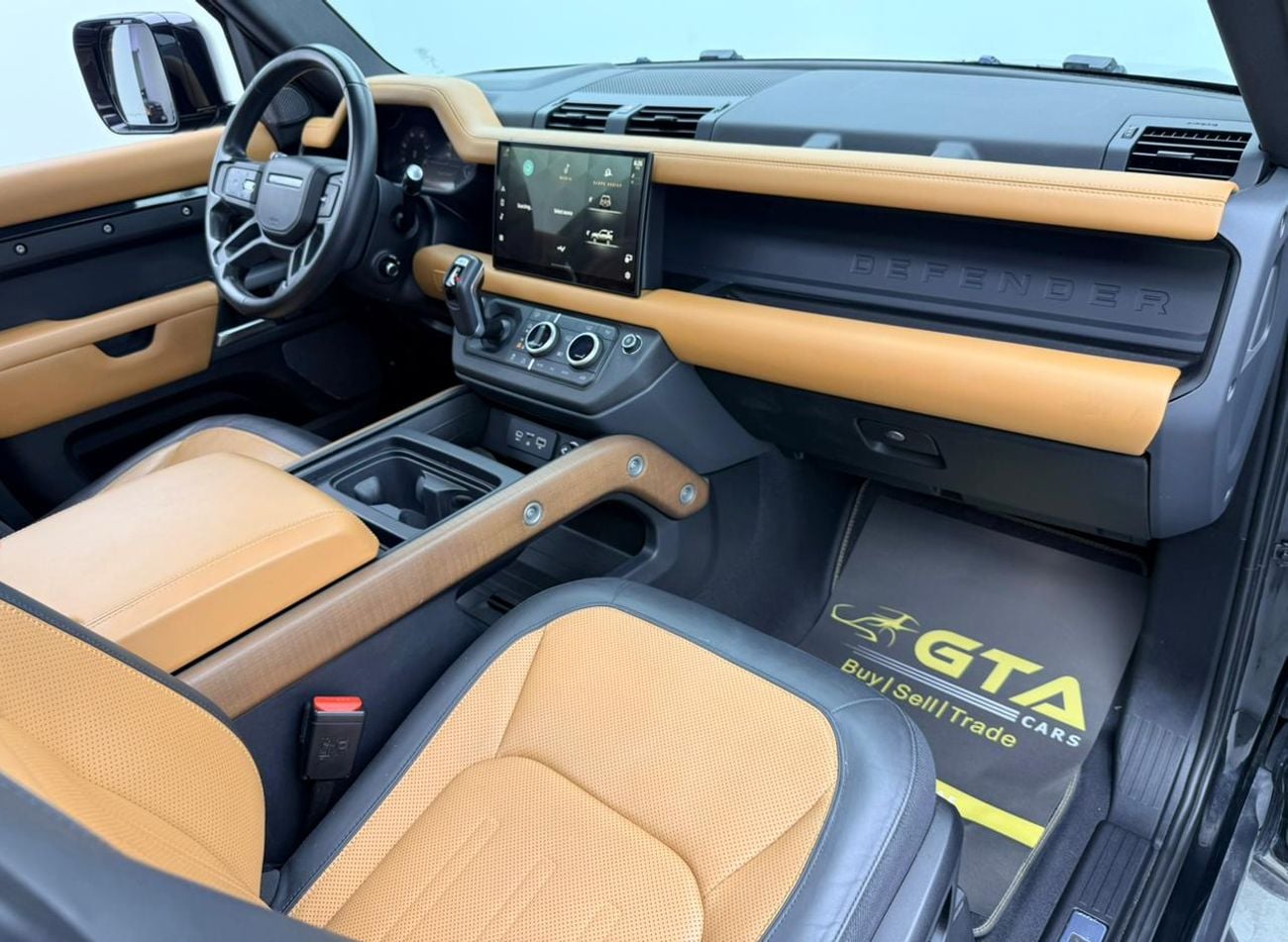 Land Rover Defender 2023 Land Rover Defender 90 X Dynamic P400, 2027 LR Warranty, Full LR Service History, GCC