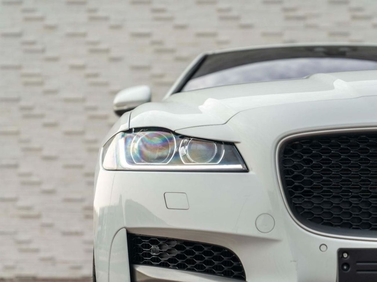 جاكوار XF R-Sport 2.0L Sedan